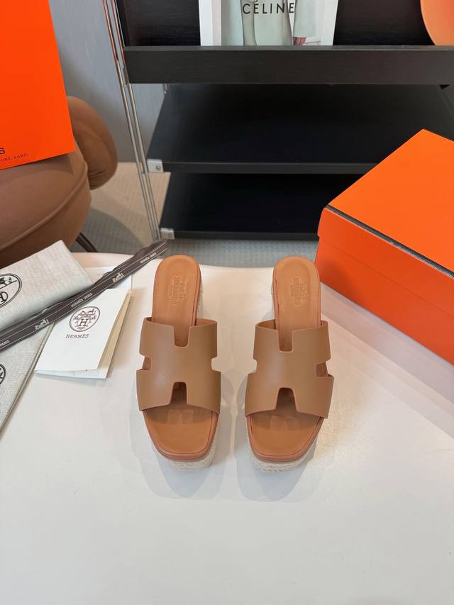 工厂P价 女装女鞋 运动原单 HermèS 爱马仕经典防水台H 坡跟厚底麻绳底 拖鞋 凉鞋 极约复古的设计 浓厚的异域风情 时髦感十足、随便上脚都很有腔调 简简