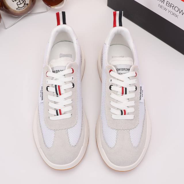 调工厂P价 男装男鞋 运动原单高端原版1:1羊皮里 Thom Browne 汤姆 布朗 New York 汤姆再上爆款！这个邪魅酷感的新锐品牌 让我们在这个夏天
