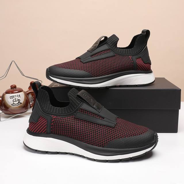 调工厂P价 ，男装男鞋 运动原单杰尼亚 Zegna，原版1:1运动闲鞋 高端品质 鞋面采用飞织原版面料制， 时尚潮流 ，大底材质更是厚实且柔软,整体高端大气,品