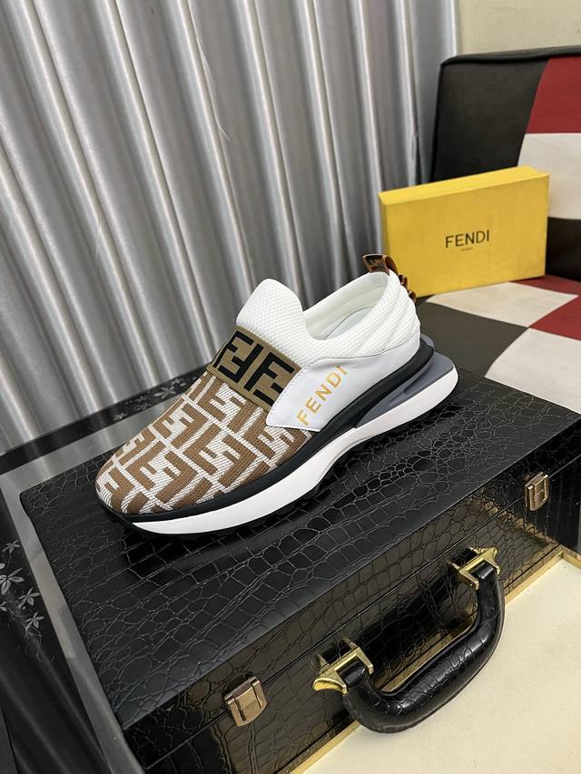 调工厂P价 男装男鞋 运动原单 Fendi 芬迪经典舒适男士，这款复杂的运动鞋是由柔软的小牛皮真皮内里原版超轻橡胶材质粗纹大底 这种独特的轻薄风格适合这个季节的