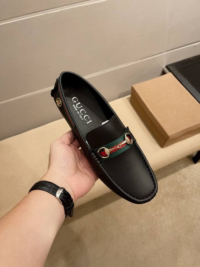 调工厂P价 男装男鞋 运动原单古驰 Gucci ，1921年创立于佛罗伦萨，是全球奢侈品品牌之一，其独特的创意和革新风靡全球，古驰 永恒而经典，一直以来深受明星