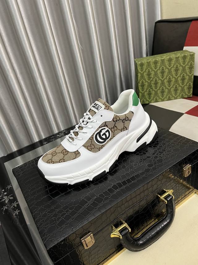调工厂P价 男装男鞋 运动原单 Gucci 古奇 男士最新小白鞋系列休闲便鞋！官网1：1打造。鞋面:采用进口牛皮，电绣搭配内里:采用优质头层猪皮柔软舒适。挑剔的