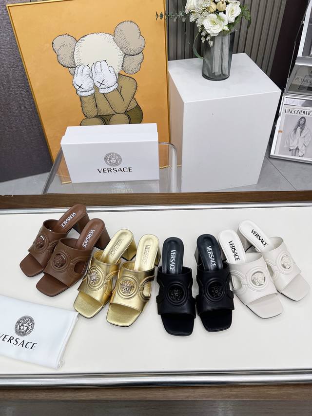 工厂P价 女装女鞋 运动原单 Versace 最新爆款 专柜原版鞋开模制作 原版五金扣开模 大牌明星最爱的奢侈品 面料：小牛皮 内里：羊皮 跟高66毫米 码数：