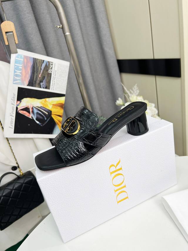 Dior春夏新款 鳄鱼纹 羊皮内里+双层扣 跟高4.5Cm 码数35-42 橡胶底 真皮大底230