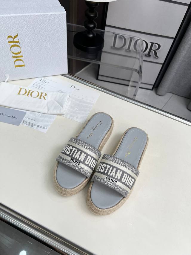 Dior 迪奥 春夏新款 Ivieta Dway 果冻色平底一字拖拼色女鞋 Cd字母Logo立体刺绣厚底圆头露趾拖鞋 原版开发市面顶级版本，脚感柔软细腻，舒适度