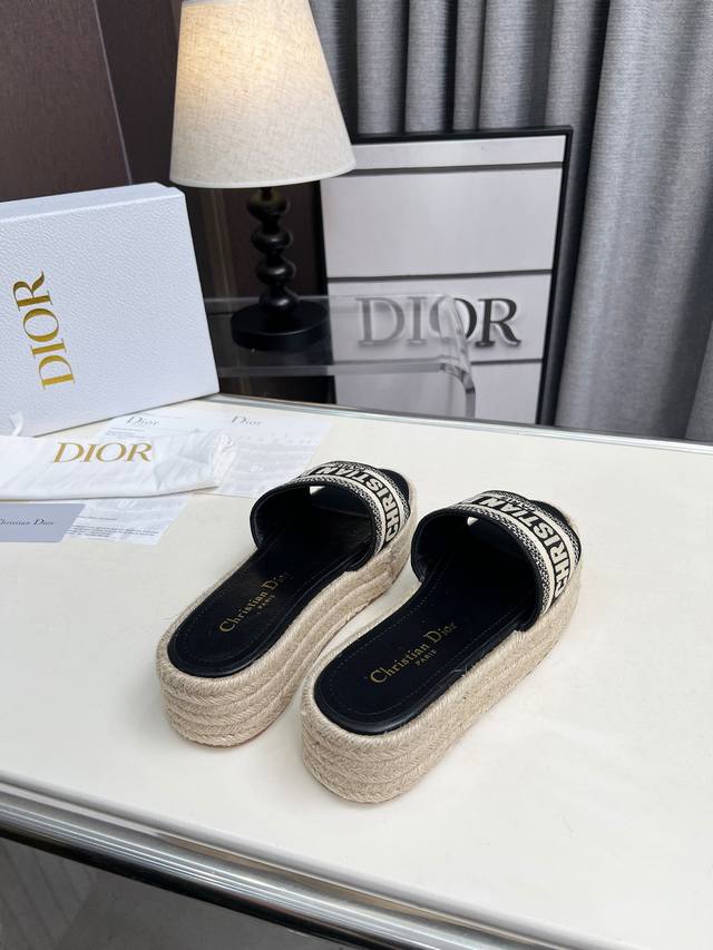 Dior 迪奥 春夏新款 Ivieta Dway 果冻色平底一字拖拼色女鞋 Cd字母Logo立体刺绣厚底圆头露趾拖鞋 原版开发市面顶级版本，脚感柔软细腻，舒适度