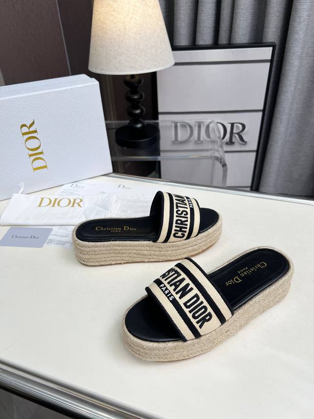 Dior 迪奥 春夏新款 Ivieta Dway 果冻色平底一字拖拼色女鞋 Cd字母Logo立体刺绣厚底圆头露趾拖鞋 原版开发市面顶级版本，脚感柔软细腻，舒适度