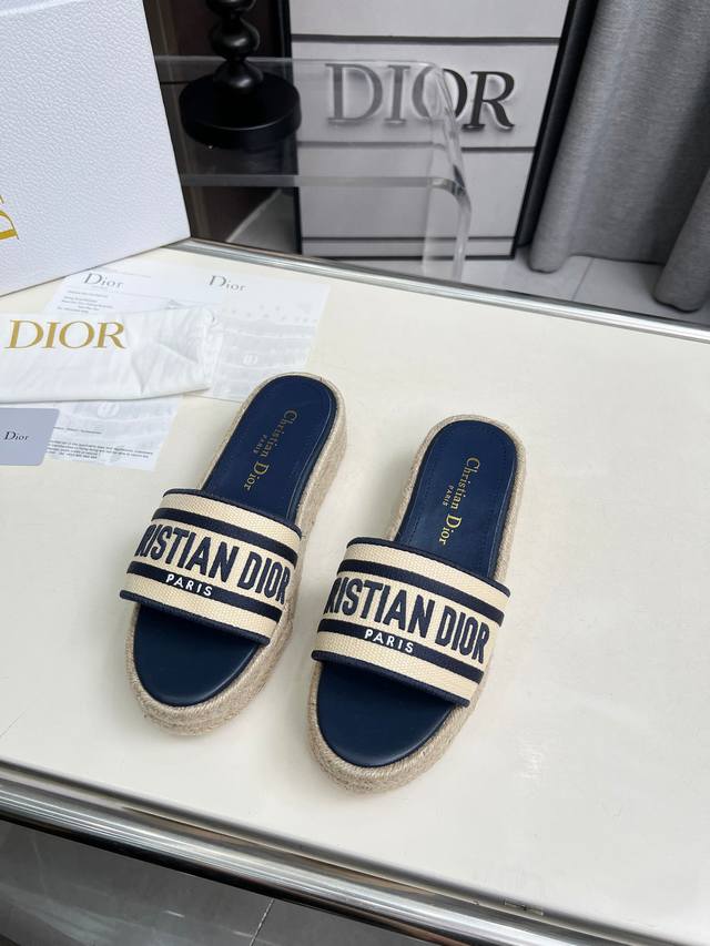 Dior 迪奥 春夏新款 Ivieta Dway 果冻色平底一字拖拼色女鞋 Cd字母Logo立体刺绣厚底圆头露趾拖鞋 原版开发市面顶级版本，脚感柔软细腻，舒适度