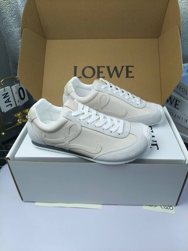 实价 扣子不加价！高版本顶级飞机盒套装30Loewe 25Fw New Arrival～ 罗意威2025早春新款情侣款运动鞋 Loewe这款芭蕾运动鞋超火超可爱