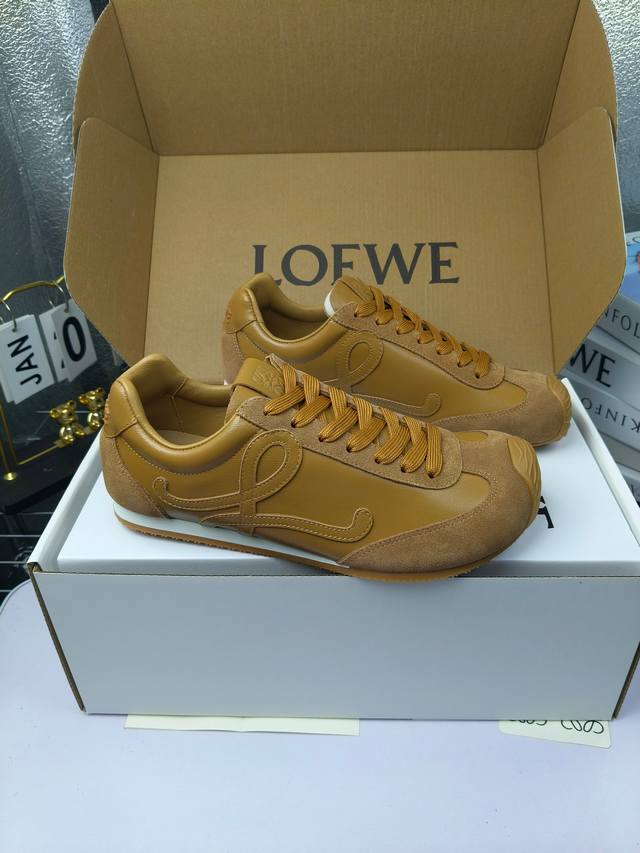 实价 扣子不加价！高版本顶级飞机盒套装30Loewe 25Fw New Arrival～ 罗意威2025早春新款情侣款运动鞋 Loewe这款芭蕾运动鞋超火超可爱