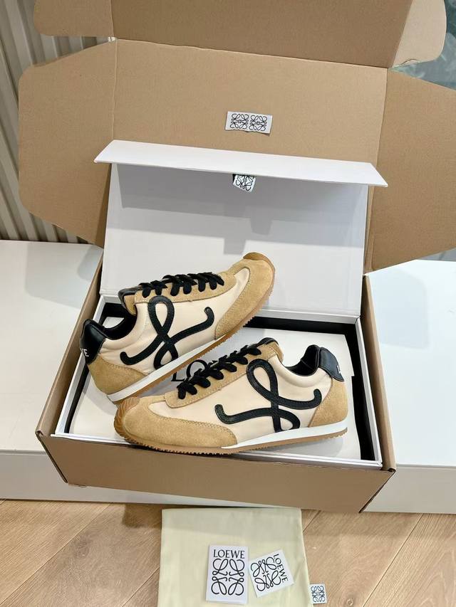 实价 扣子不加价！高版本顶级飞机盒套装30Loewe 25Fw New Arrival～ 罗意威2025早春新款情侣款运动鞋 Loewe这款芭蕾运动鞋超火超可爱
