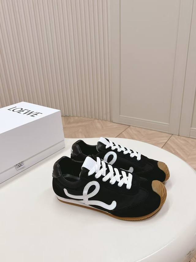 实价 扣子不加价！高版本顶级飞机盒套装30Loewe 25Fw New Arrival～ 罗意威2025早春新款情侣款运动鞋 Loewe这款芭蕾运动鞋超火超可爱
