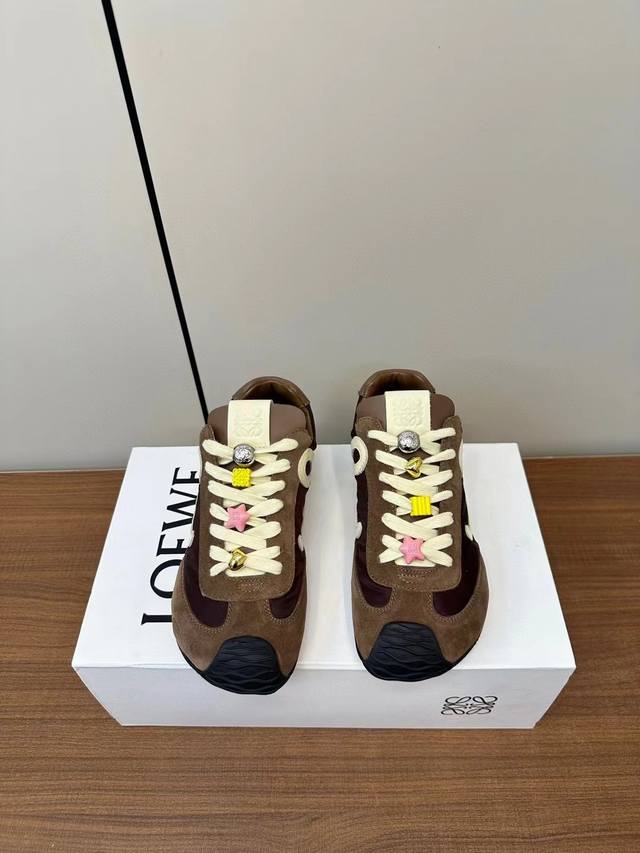实价 扣子不加价！高版本顶级飞机盒套装30Loewe 25Fw New Arrival～ 罗意威2025早春新款情侣款运动鞋 Loewe这款芭蕾运动鞋超火超可爱