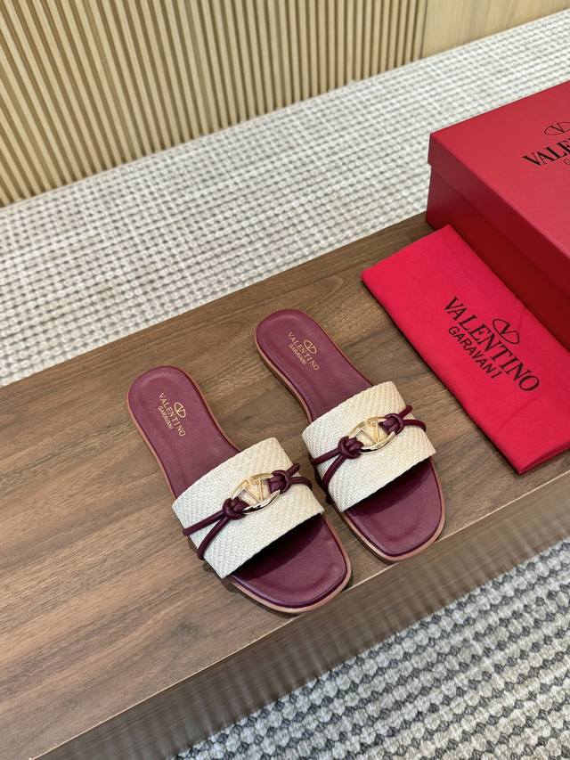 真皮大底200 Valentino 华伦天奴 25Ss 2025春夏新品 Signature金属V扣拖鞋上新 Valentino Garavani 的经典 Ro