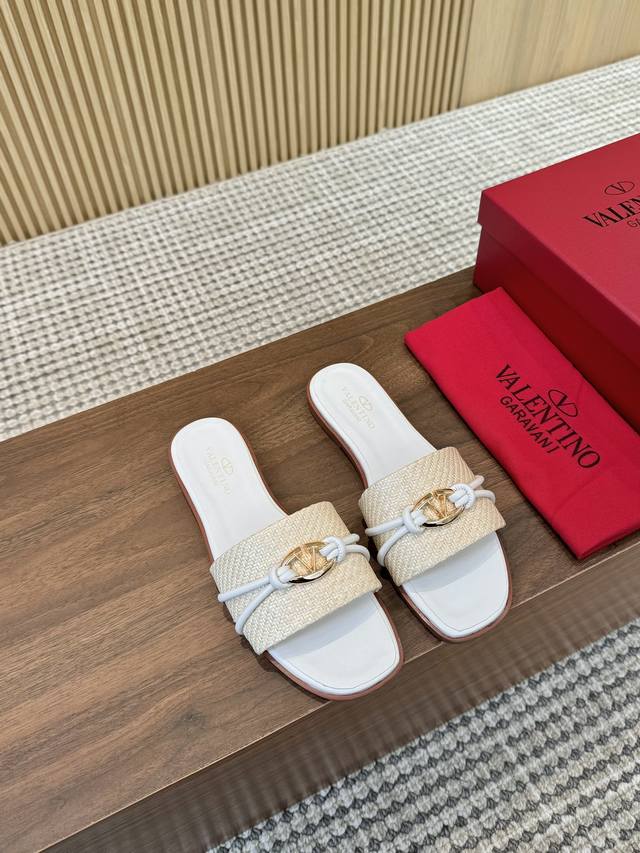真皮大底200 Valentino 华伦天奴 25Ss 2025春夏新品 Signature金属V扣拖鞋上新 Valentino Garavani 的经典 Ro