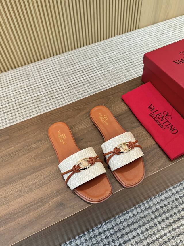 真皮大底200 Valentino 华伦天奴 25Ss 2025春夏新品 Signature金属V扣拖鞋上新 Valentino Garavani 的经典 Ro