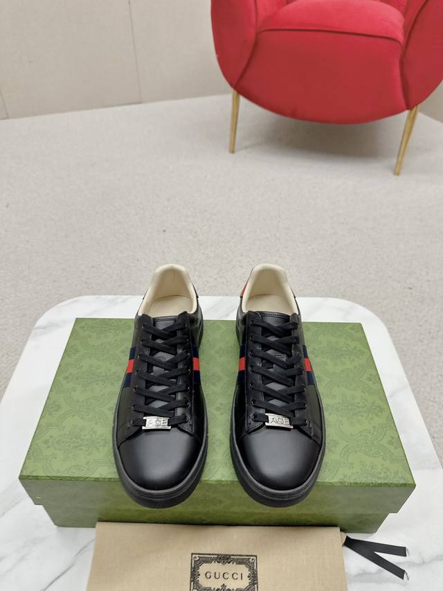 Gucci古驰最新Ace系列 小蜜蜂 小白鞋 情侣款 休闲 运动鞋 原版购入开发 做货 古驰自问世以来，Ace系列运动鞋延续品牌叙事，匠心成就主打单品。全新系列