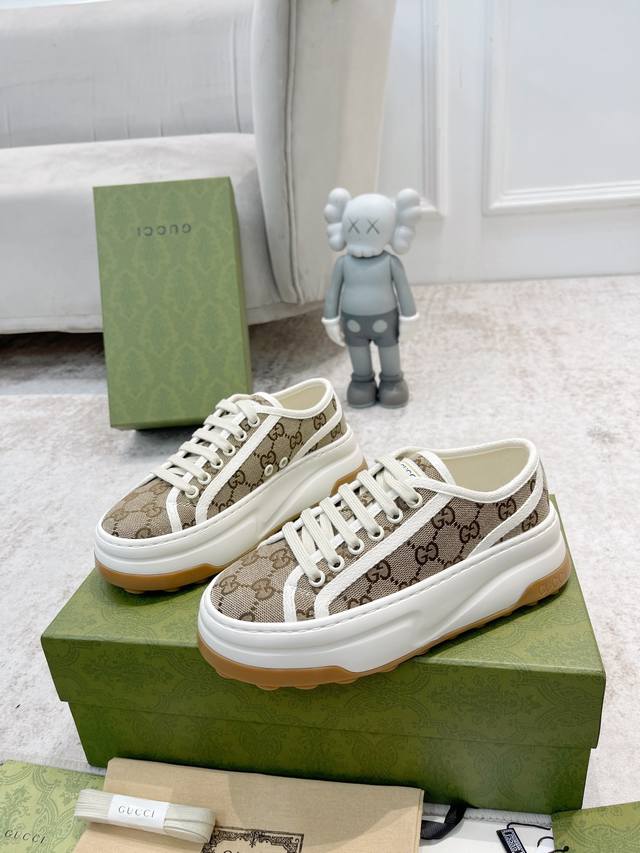 顶级版本 Gucci 1977 休闲厚底鞋 早春爆款推荐，原版鞋底、原版面料、原版套楦工艺折骨！重工刺绣追求极致！ 面料：特定双G刺绣材料 印花材料 条纹提花织