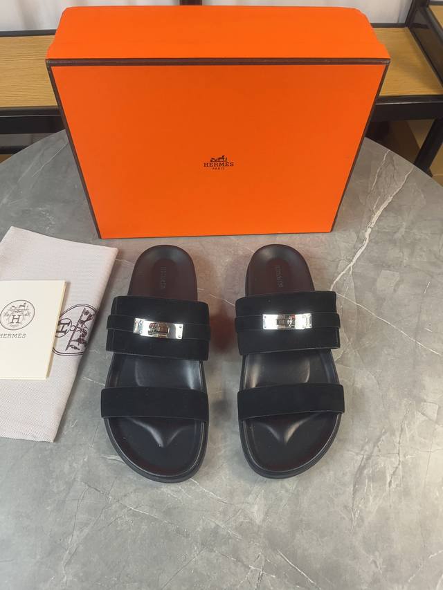 H家经典 情侣款 皮带扣 二舅拖 Hermes 爱马仕春夏凉拖系列！ 经典款型 一直都很火爆的二舅拖鞋- 凉鞋,随意各种搭配都很棒！！！ 鞋面：进口掌纹Pu面