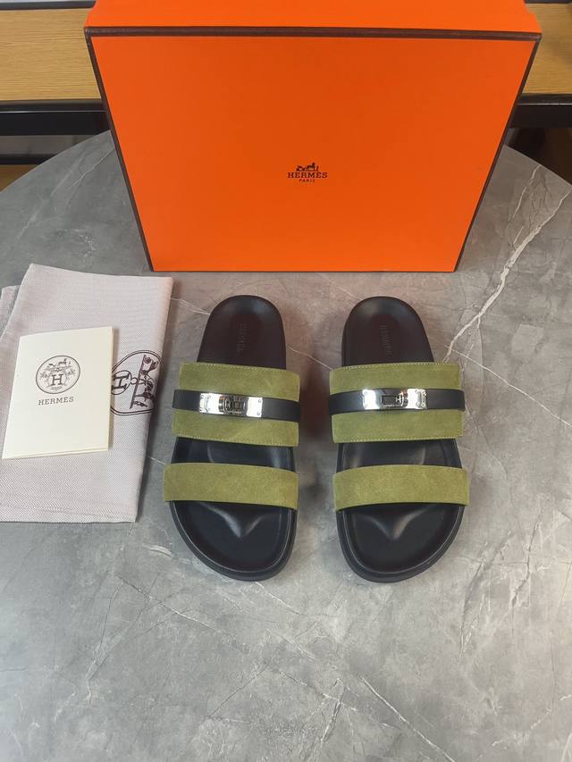 H家经典 情侣款 皮带扣 二舅拖 Hermes 爱马仕春夏凉拖系列！ 经典款型 一直都很火爆的二舅拖鞋- 凉鞋,随意各种搭配都很棒！！！ 鞋面：进口掌纹Pu面