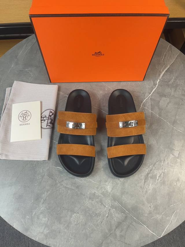 H家经典 情侣款 皮带扣 二舅拖 Hermes 爱马仕春夏凉拖系列！ 经典款型 一直都很火爆的二舅拖鞋- 凉鞋,随意各种搭配都很棒！！！ 鞋面：进口掌纹Pu面