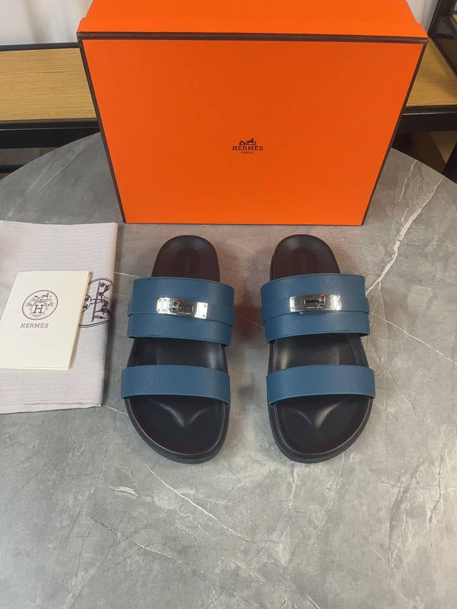H家经典 情侣款 皮带扣 二舅拖 Hermes 爱马仕春夏凉拖系列！ 经典款型 一直都很火爆的二舅拖鞋- 凉鞋,随意各种搭配都很棒！！！ 鞋面：进口掌纹Pu面