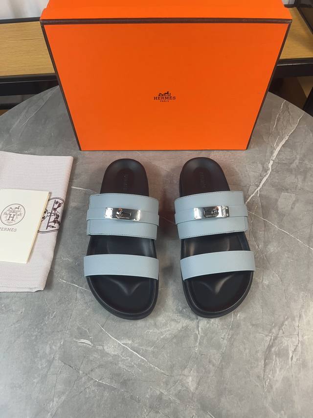 H家经典 情侣款 皮带扣 二舅拖 Hermes 爱马仕春夏凉拖系列！ 经典款型 一直都很火爆的二舅拖鞋- 凉鞋,随意各种搭配都很棒！！！ 鞋面：进口掌纹Pu面