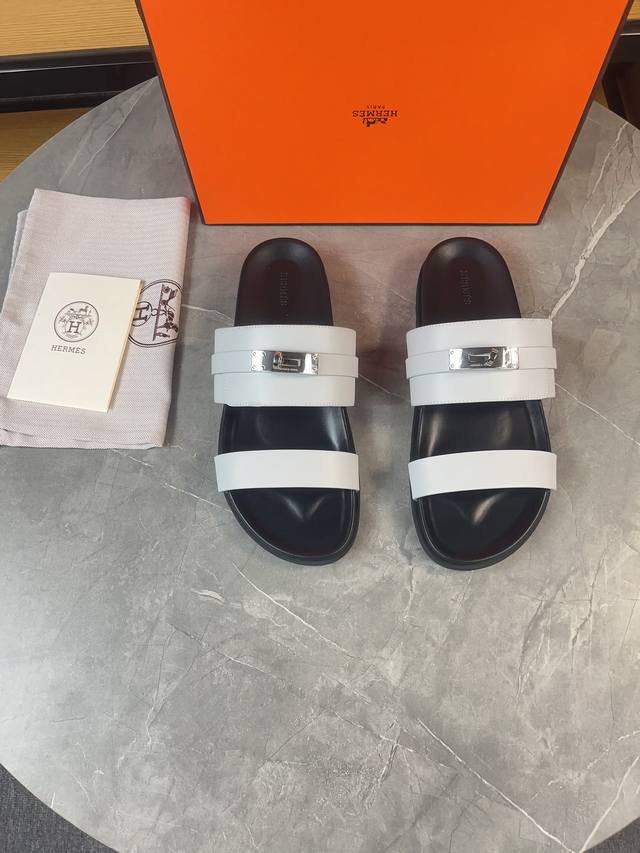 H家经典 情侣款 皮带扣 二舅拖 Hermes 爱马仕春夏凉拖系列！ 经典款型 一直都很火爆的二舅拖鞋- 凉鞋,随意各种搭配都很棒！！！ 鞋面：进口掌纹Pu面