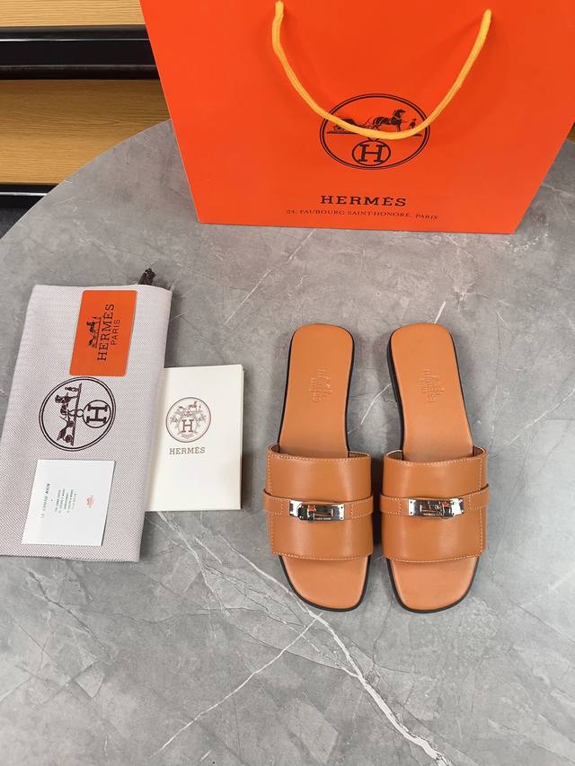 皮底220早春新款，，HermèS版型做工材料升级。 Hermes市场最高版本纯手工鞋 顶级产品爱马仕拖鞋 早春新款原版一样， 师傅级纯手工打造 ！高端定制，独