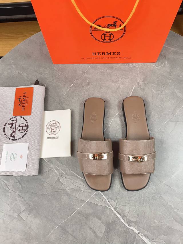 皮底220早春新款，，HermèS版型做工材料升级。 Hermes市场最高版本纯手工鞋 顶级产品爱马仕拖鞋 早春新款原版一样， 师傅级纯手工打造 ！高端定制，独