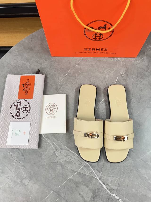 皮底220早春新款，，HermèS版型做工材料升级。 Hermes市场最高版本纯手工鞋 顶级产品爱马仕拖鞋 早春新款原版一样， 师傅级纯手工打造 ！高端定制，独