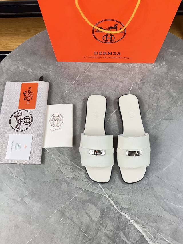 皮底220早春新款，，HermèS版型做工材料升级。 Hermes市场最高版本纯手工鞋 顶级产品爱马仕拖鞋 早春新款原版一样， 师傅级纯手工打造 ！高端定制，独