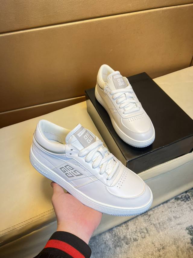Givenchy 纪梵希 -高端品质 原单 -鞋面；纳帕小牛皮、反绒小牛皮、鞋身丝印品牌Logo -内里：品牌网帆布，垫脚；水染牛皮 -大底：超轻Tpr 橡胶;
