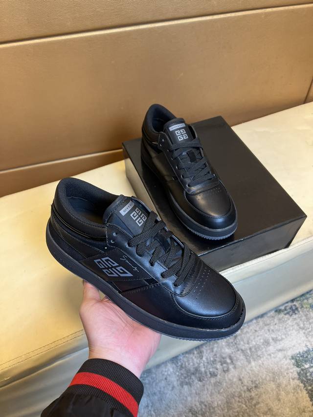 Givenchy 纪梵希 -高端品质 原单 -鞋面；纳帕小牛皮、反绒小牛皮、鞋身丝印品牌Logo -内里：品牌网帆布，垫脚；水染牛皮 -大底：超轻Tpr 橡胶;