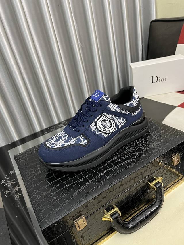 出厂价Pp： Christian Dior 迪奥 休闲与运动的风格再融合老爹包底鞋的元素，成功的冲破了近些年来烂大街的老爹鞋风格，成为了奢侈品中一道亮丽的风景线