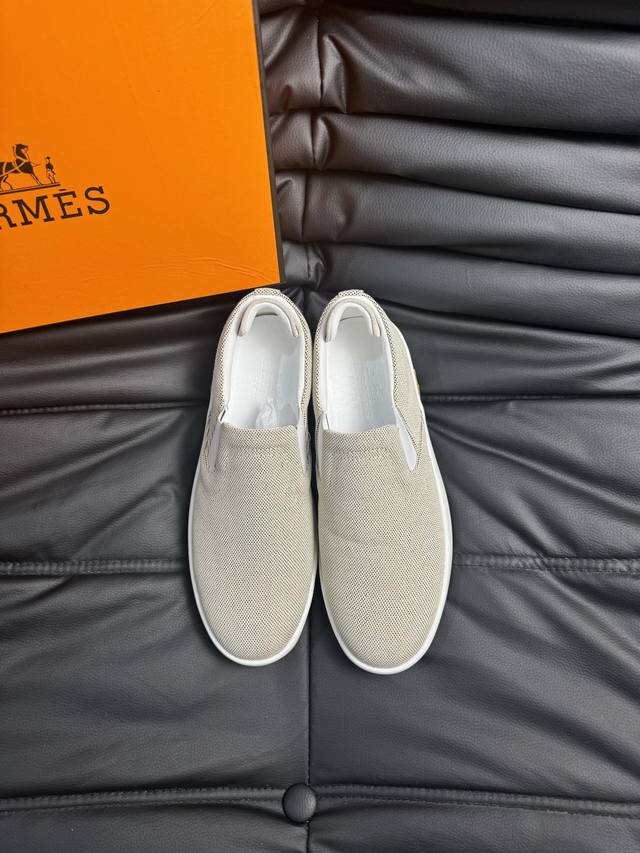Hermes 25年官网体验店Luck系列 - -高端品质 官网原单 -鞋面：纳帕小牛皮 -内里：进口水染牛皮 -大底：超轻Tpu发泡；成型大底 -超高品控 做