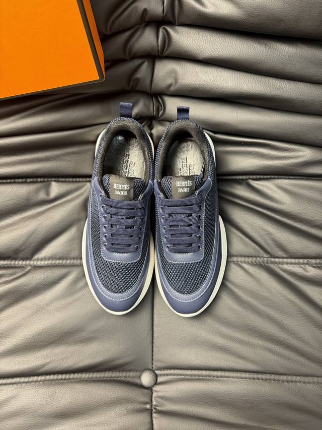 Hermes 爱马仕 -高端品质 原单 -鞋面：纳帕小牛皮 压纹加厚丝光网布 -内里：高级羊皮里+进口牛皮垫脚； -大底：超轻Tpu发泡 橡胶；双色成型大底 -