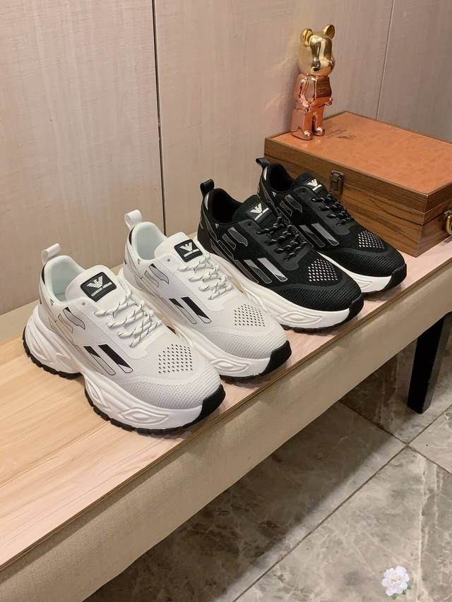 新款: 厂价 阿玛尼Armani* 最新爆款休闲鞋，顶端品牌 奢侈～代购，顶级～质量。 鞋面選用进口透气织网面料材质透气运动垫脚 精细做工。原版个性时尚柔软橡膠