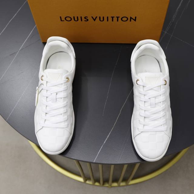 出厂价Pp： 顶级原单 品牌： Louis Vuitton Lv.路易威登 材质： 原工厂P牛皮材料 1：1原板大底 舒适牛皮内里 款式类型：休闲运动 板鞋 等