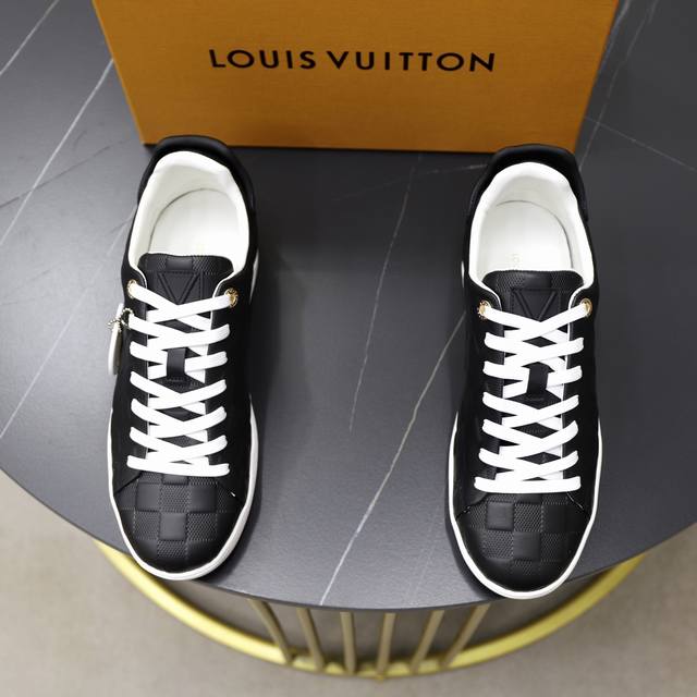 出厂价Pp： 顶级原单 品牌： Louis Vuitton Lv.路易威登 材质： 原工厂P牛皮材料 1：1原板大底 舒适牛皮内里 款式类型：休闲运动 板鞋 等