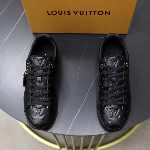 出厂价Pp： 顶级原单 品牌： Louis Vuitton Lv.路易威登 材质： 原工厂P牛皮材料 1：1原板大底 舒适牛皮内里 款式类型：休闲运动 板鞋 等