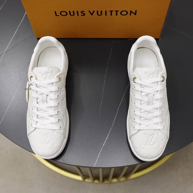 出厂价Pp： 顶级原单 品牌： Louis Vuitton Lv.路易威登 材质： 原工厂P牛皮材料 1：1原板大底 舒适牛皮内里 款式类型：休闲运动 板鞋 等