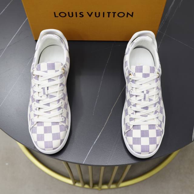 出厂价Pp： 顶级原单 品牌： Louis Vuitton Lv.路易威登 材质： 原工厂P牛皮材料 1：1原板大底 舒适牛皮内里 款式类型：休闲运动 板鞋 等