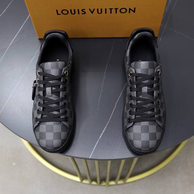 出厂价Pp： 顶级原单 品牌： Louis Vuitton Lv.路易威登 材质： 原工厂P牛皮材料 1：1原板大底 舒适牛皮内里 款式类型：休闲运动 板鞋 等