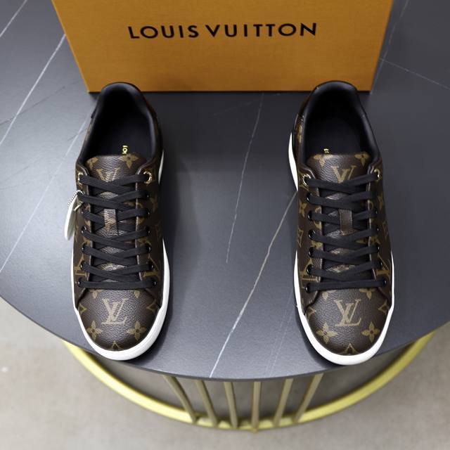 出厂价Pp： 顶级原单 品牌： Louis Vuitton Lv.路易威登 材质： 原工厂P牛皮材料 1：1原板大底 舒适牛皮内里 款式类型：休闲运动 板鞋 等