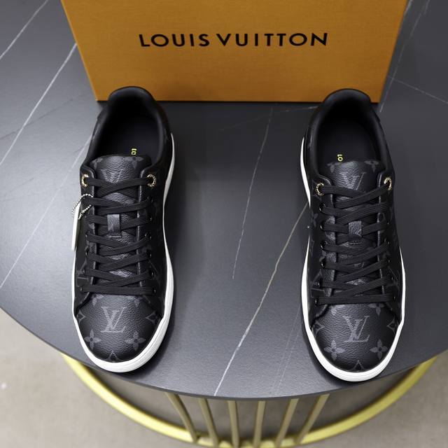 出厂价Pp： 顶级原单 品牌： Louis Vuitton Lv.路易威登 材质： 原工厂P牛皮材料 1：1原板大底 舒适牛皮内里 款式类型：休闲运动 板鞋 等