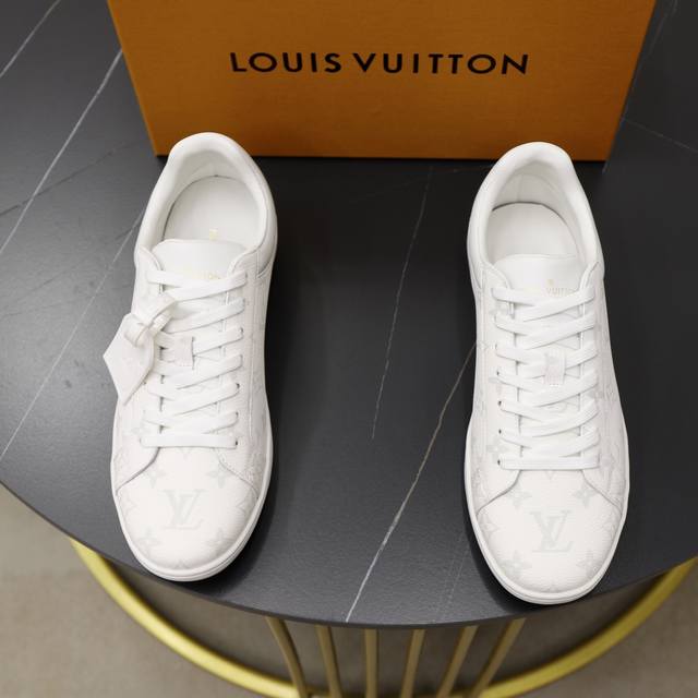 出厂价Pp： 顶级原单 品牌： Louis Vuitton Lv.路易威登 材质： 原工厂P牛皮材料 1：1原板大底 舒适牛皮内里 款式类型：休闲运动 板鞋 等