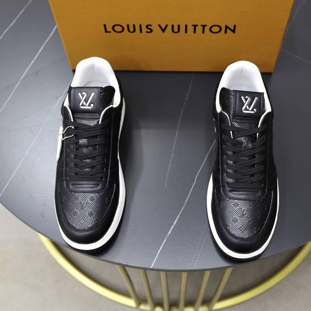 出厂价Pp： 顶级原单 品牌： Louis Vuitton Lv.路易威登 材质： 原工厂P牛皮材料 1：1原板大底 舒适内里 款式类型：休闲运动 板鞋 等级：