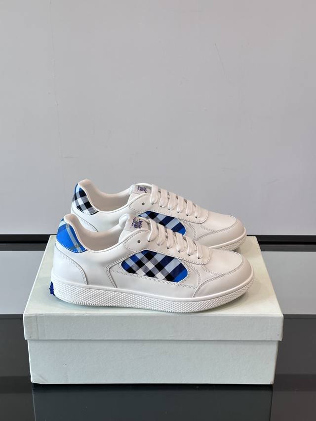 巴宝莉 终于来了 酷 飒 格纹Terrace运动鞋 ，巴宝莉 Burberry 经典原素 超舒服的鞋子 骑士蓝色防滑鞋底 终于看到了最新的小牛皮运动鞋颜色真的好