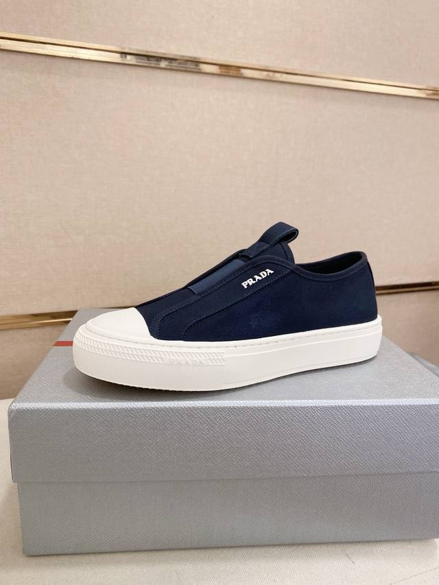 工厂P价 高版本 高品质新款Prada 普拉达 专柜同步上市， 新款男鞋、面料精选头层牛皮，纯手工艺制作而成。内里:全牛皮内里。高端气垫开模防滑橡胶大底，精美线